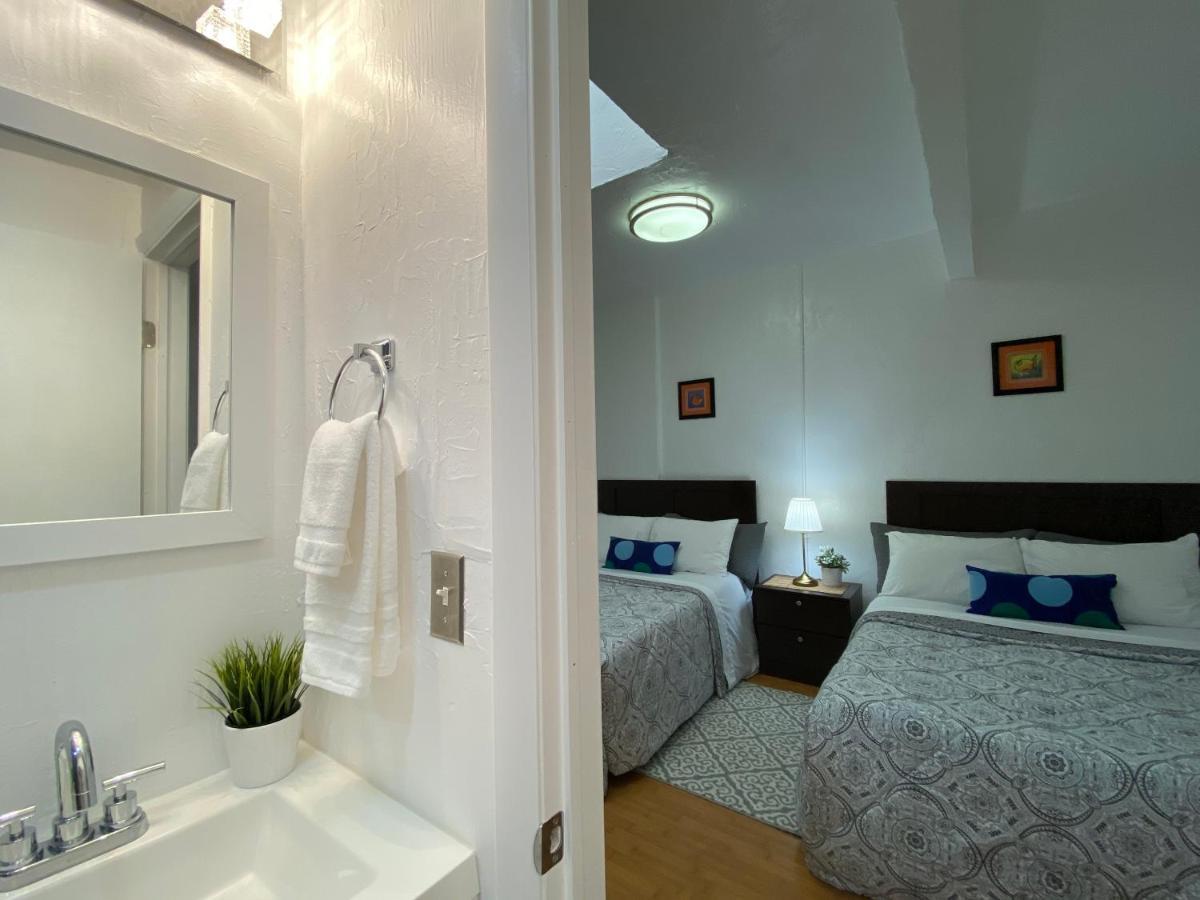 Private Double Queen Room Bathroom