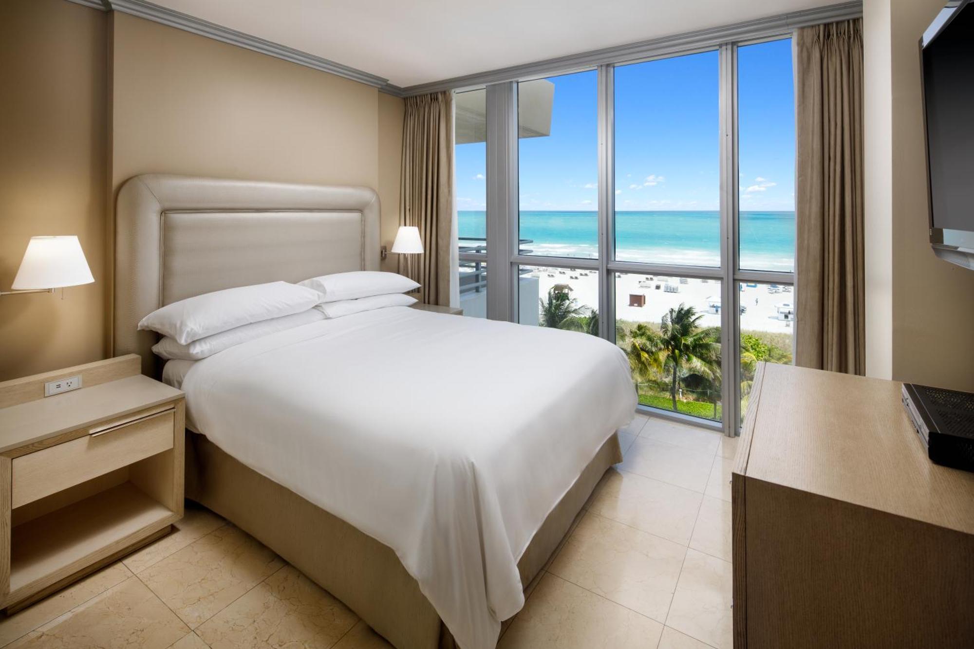 Two-Bedroom Oceanfront Suite Sofa Bed,1498865470:JPEG