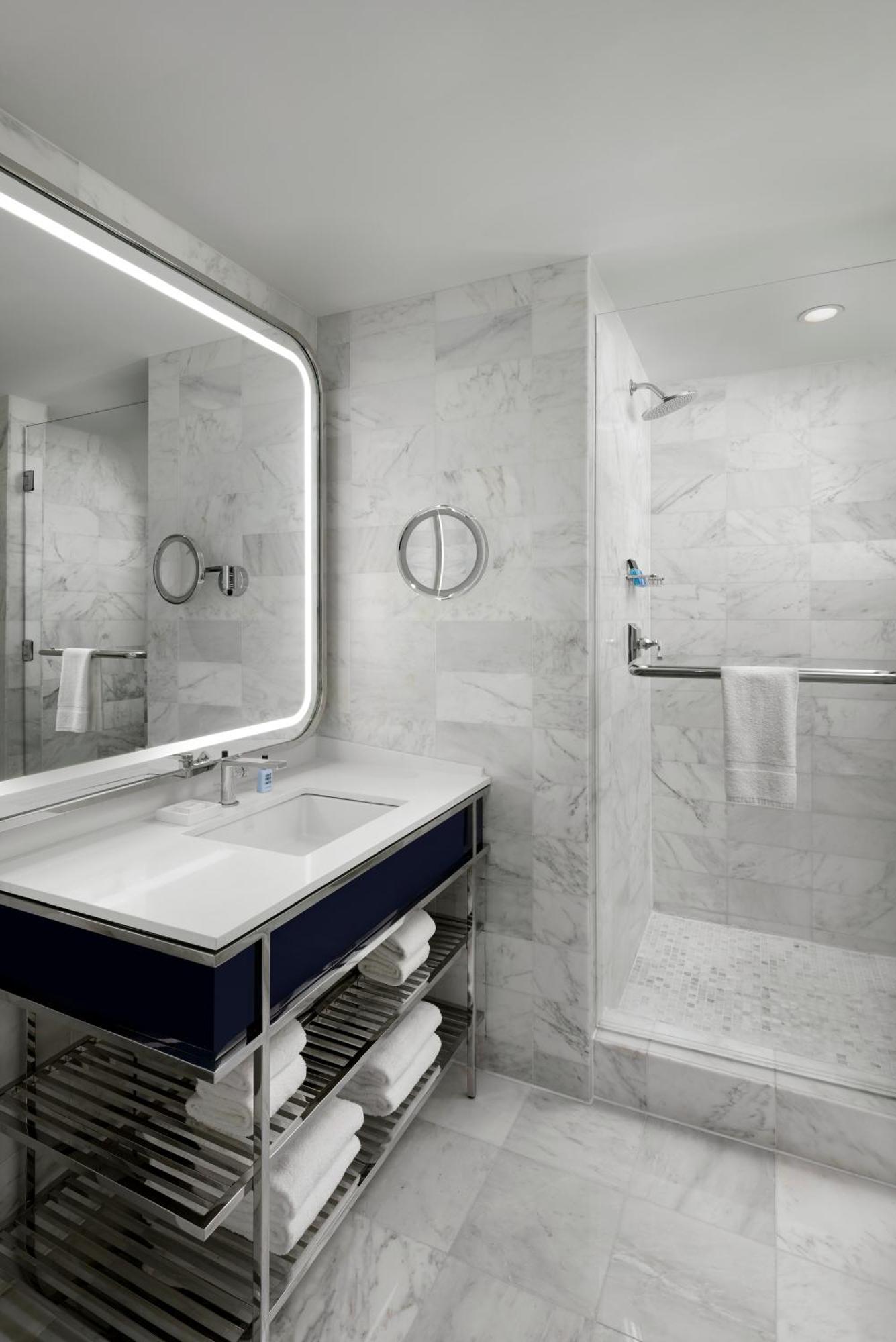 Deluxe King Room with Balcony