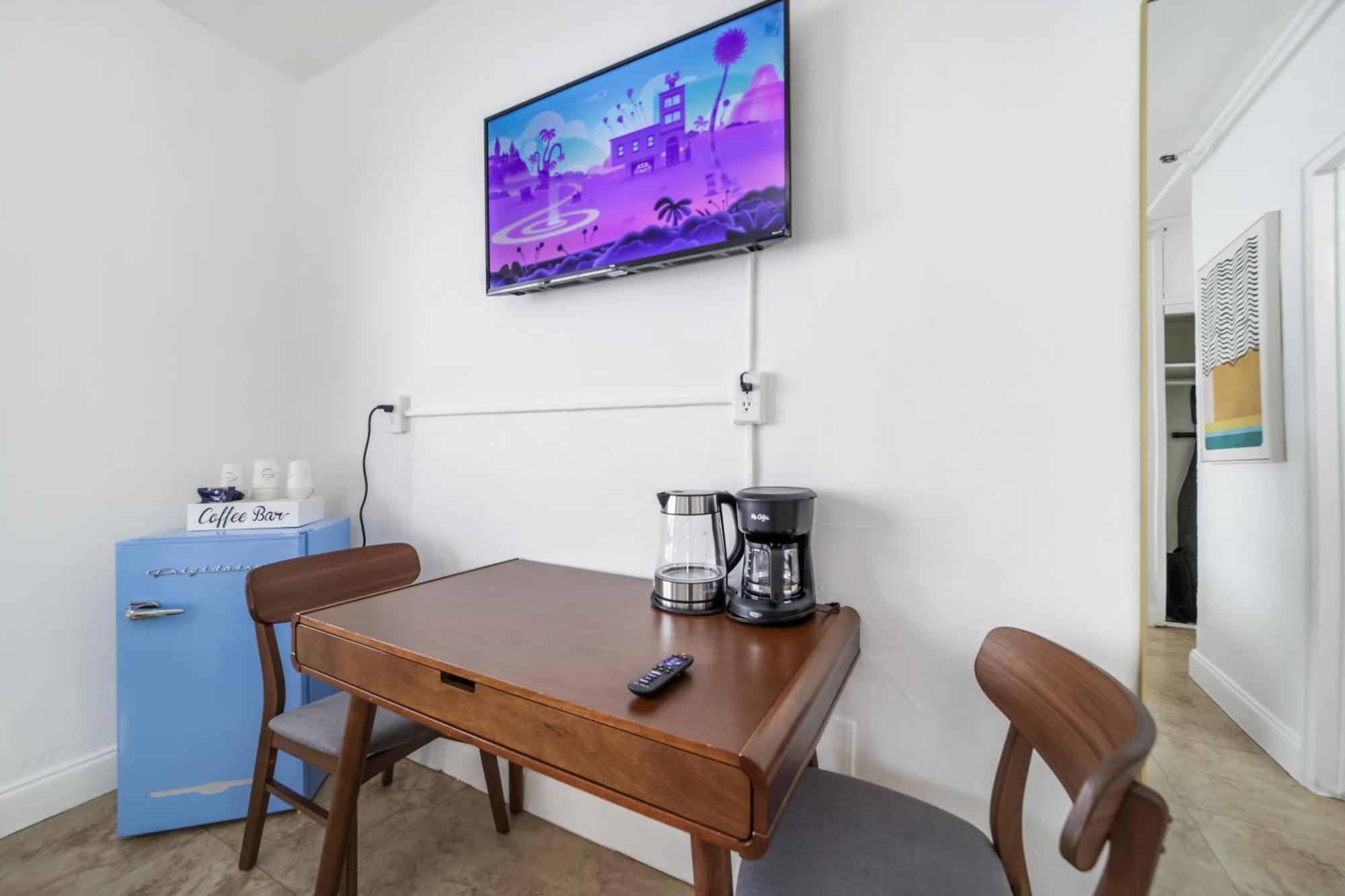 Deluxe King Room Self Check