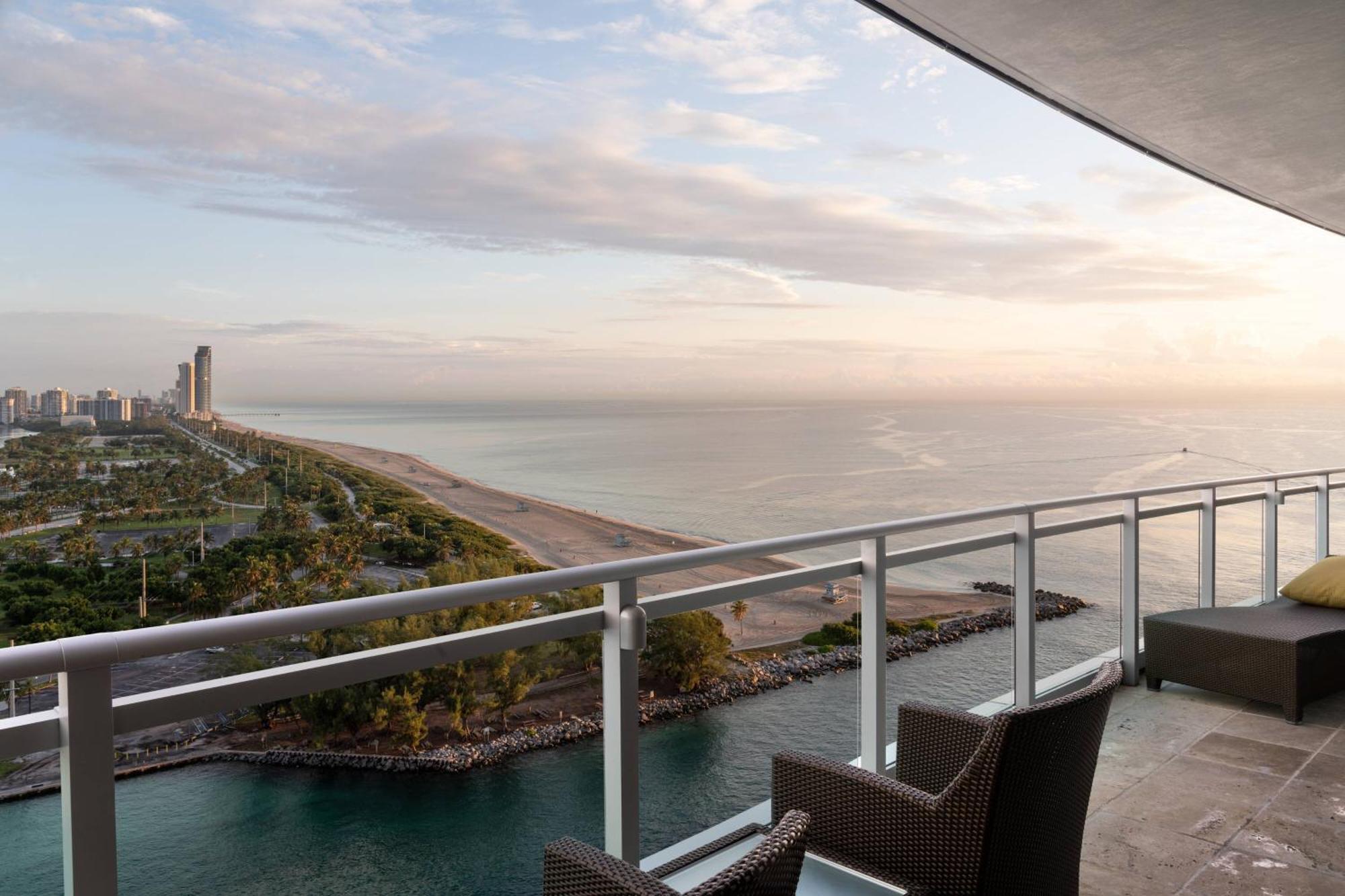 The Ritz-Carlton Suite, 2 Bedroom Presidential Suite, Bedroom 1: 1 King, Bedroom 2:  2 Queen