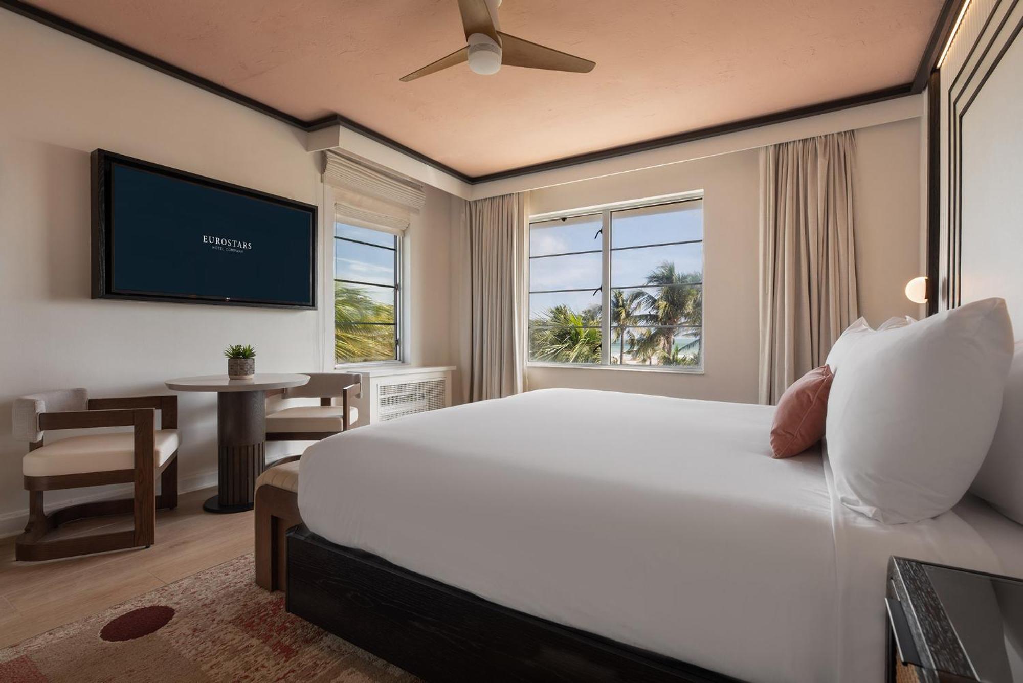 Deluxe King Room corner ocean view