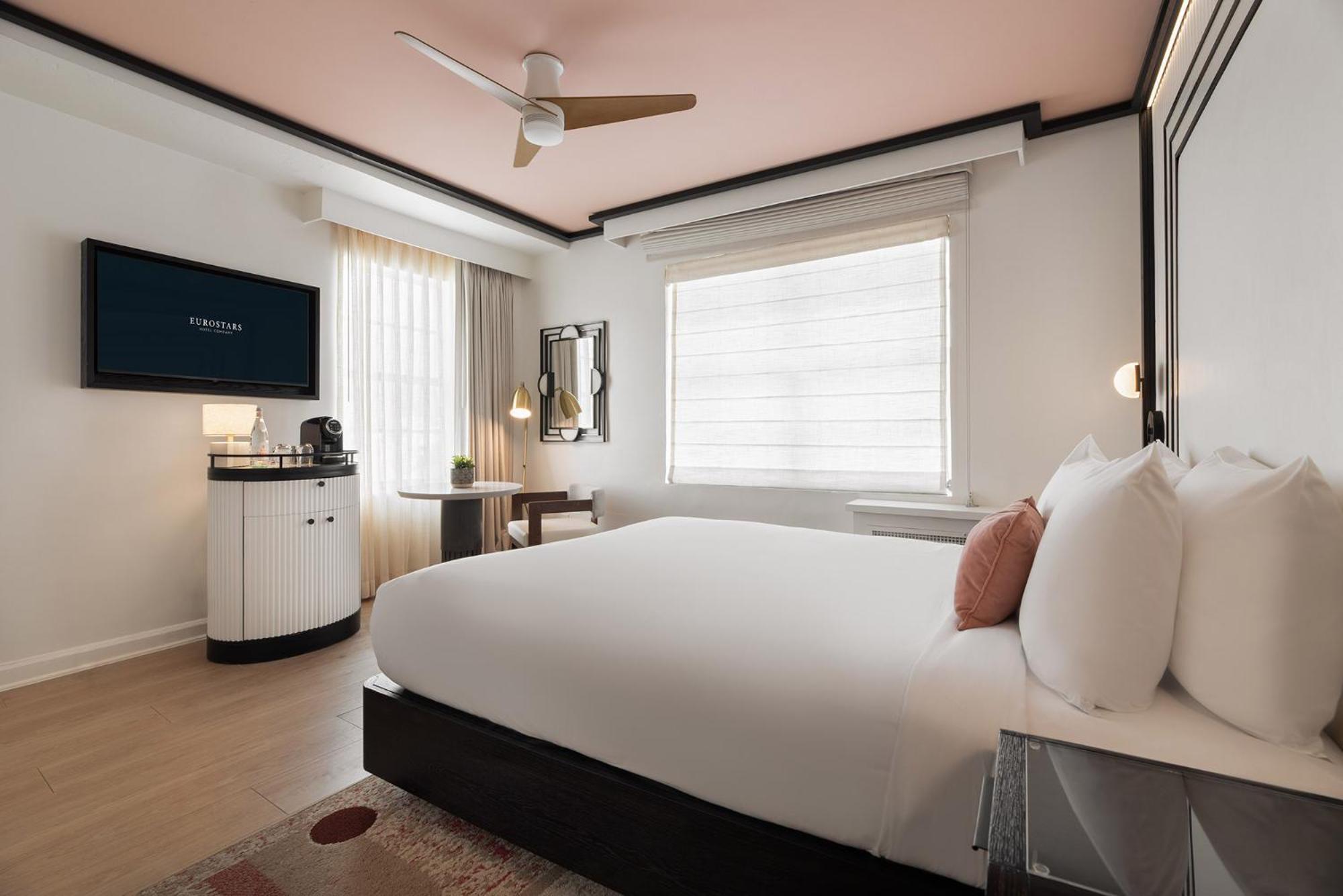 Deluxe King Room