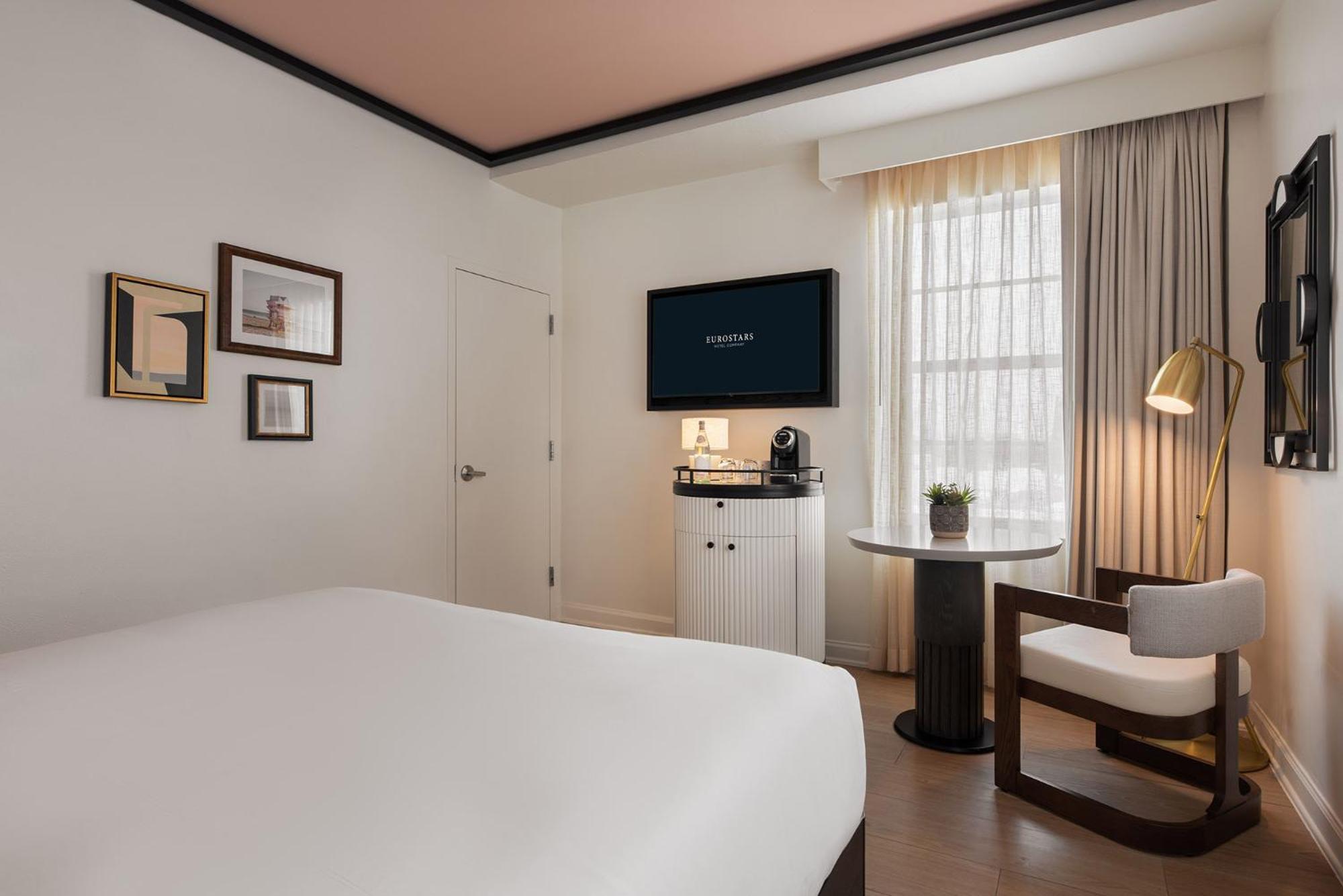 Deluxe Queen Room