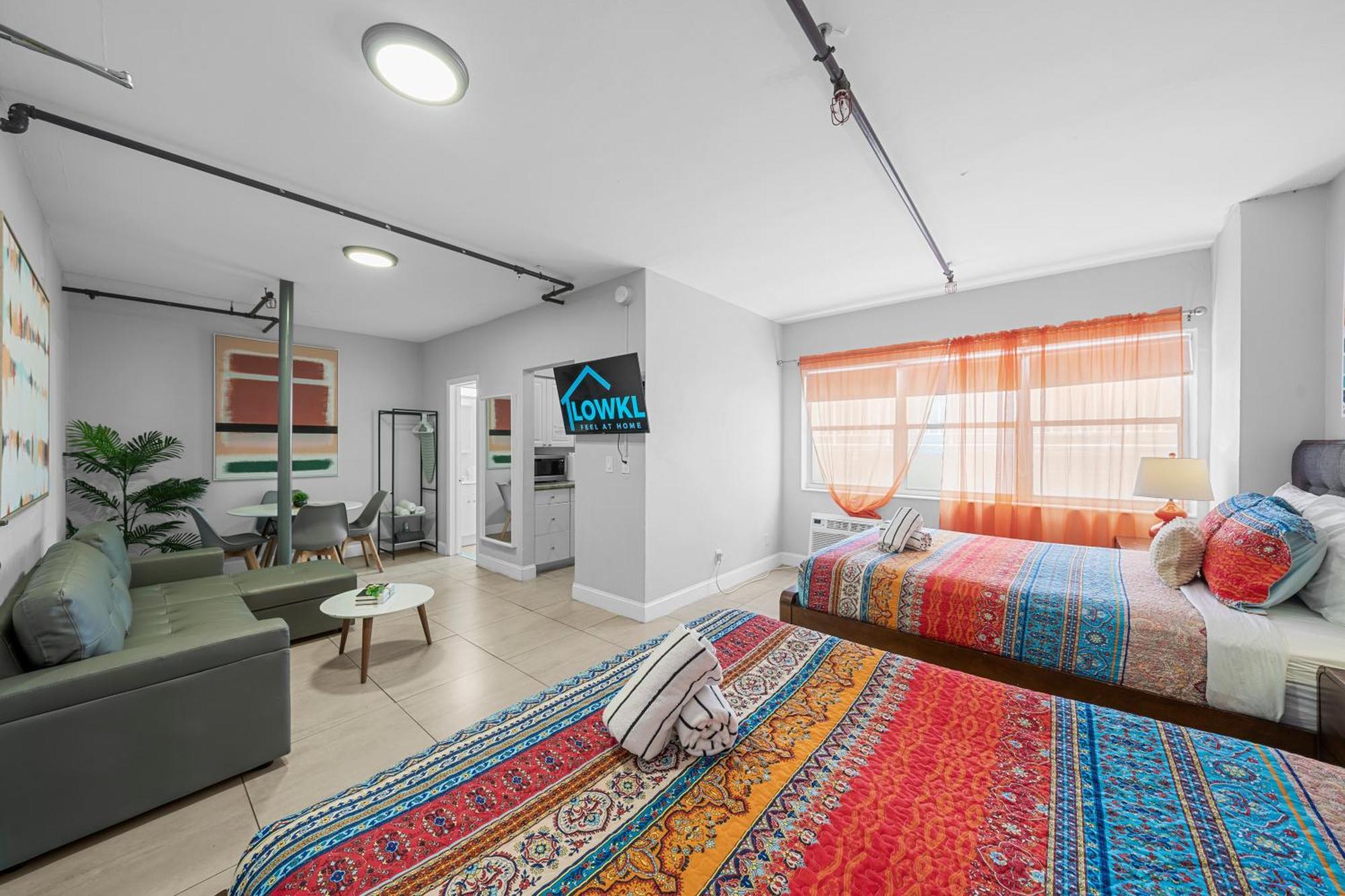 Premium Two Queen Studio with Kitchen and Sofa Bed,1628726531:JPEG