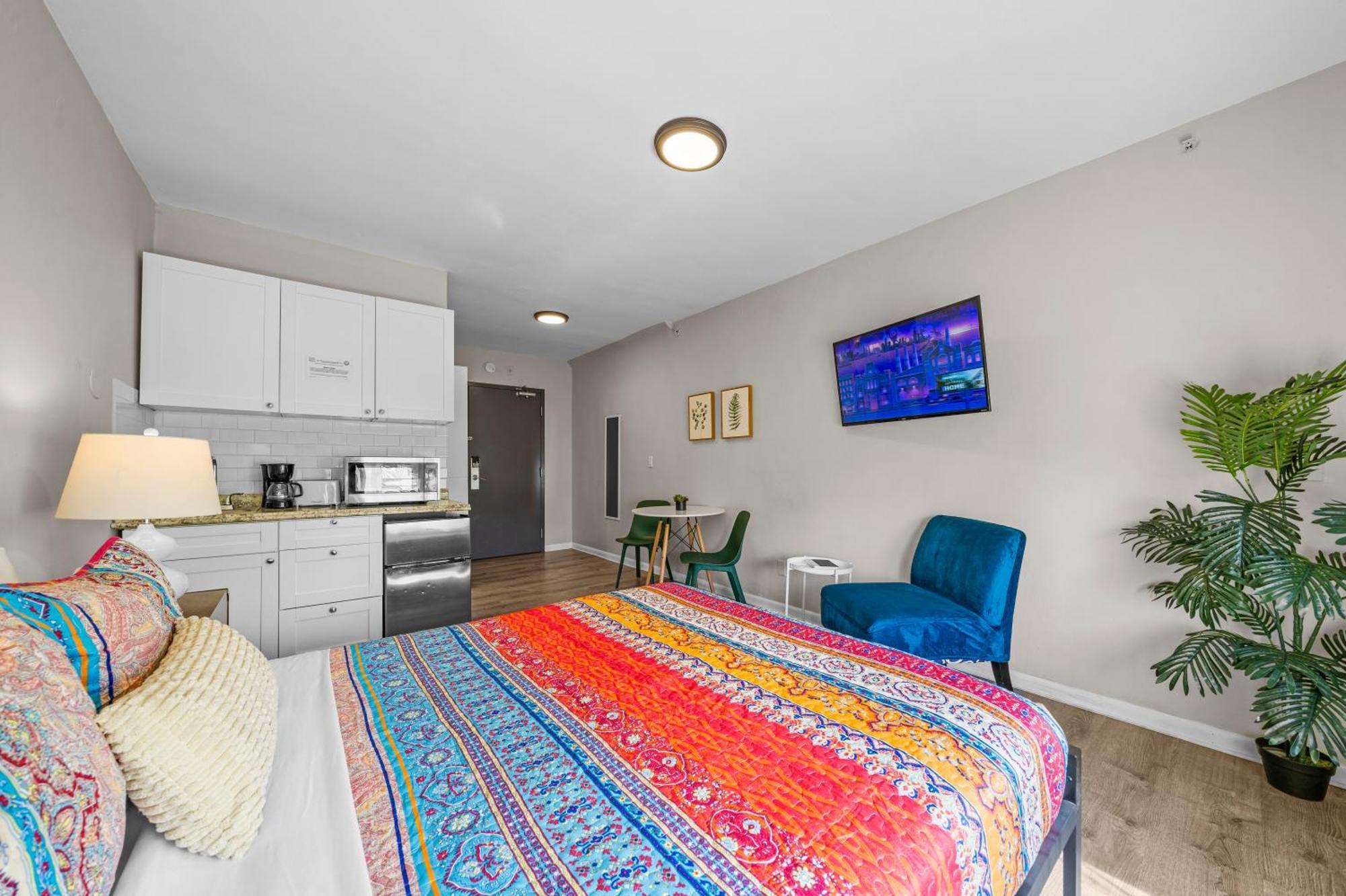 Standard Queen Studio Balcony Kitchenette