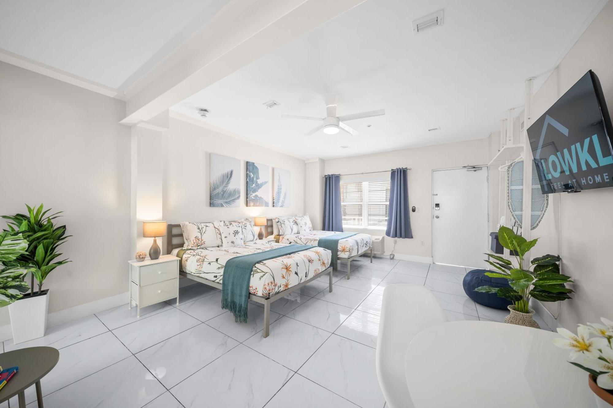 Premium Two Double Beds Studio Kitchen