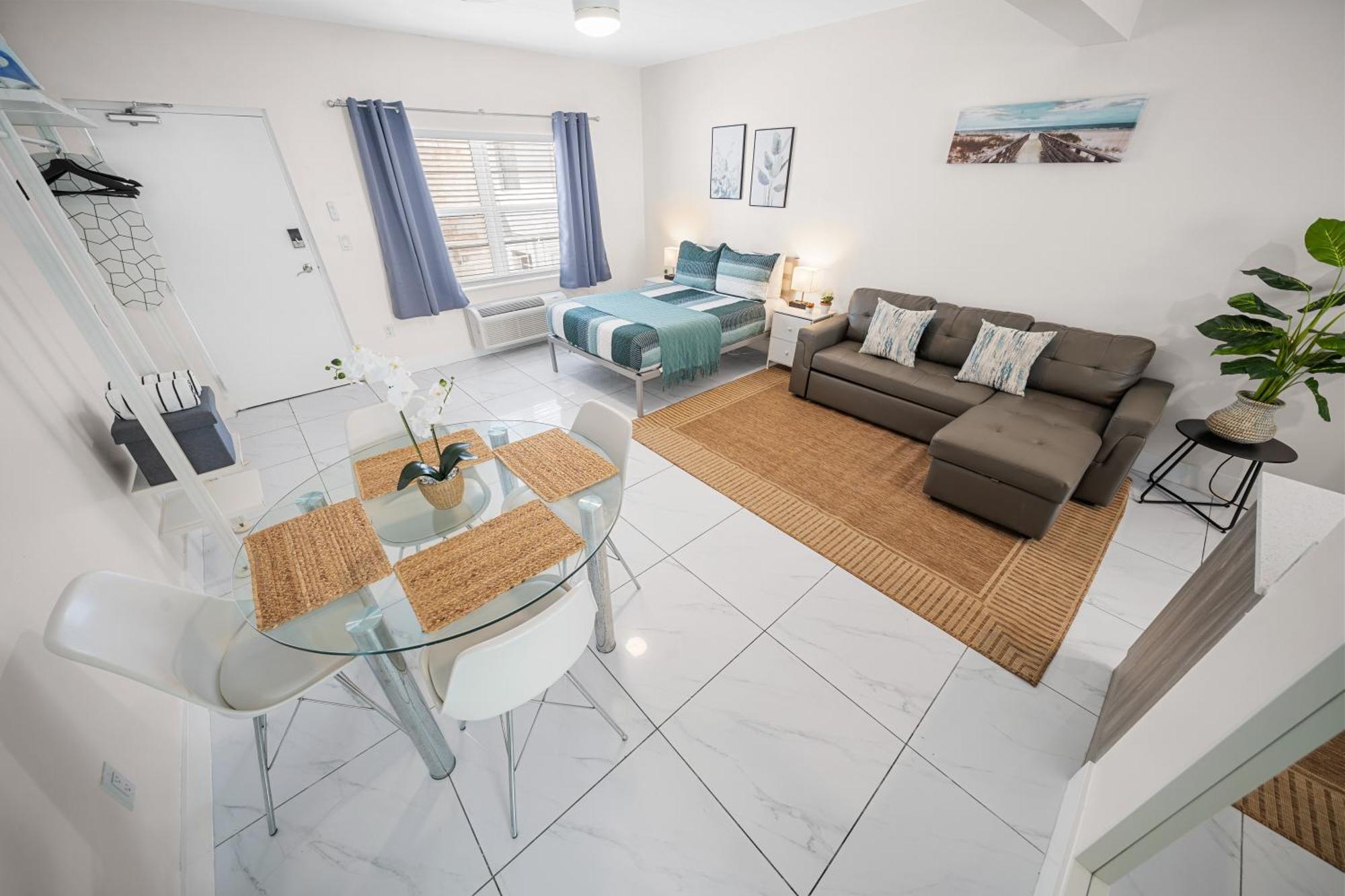 Premium Accessible Two Double Beds Studio Kitchen