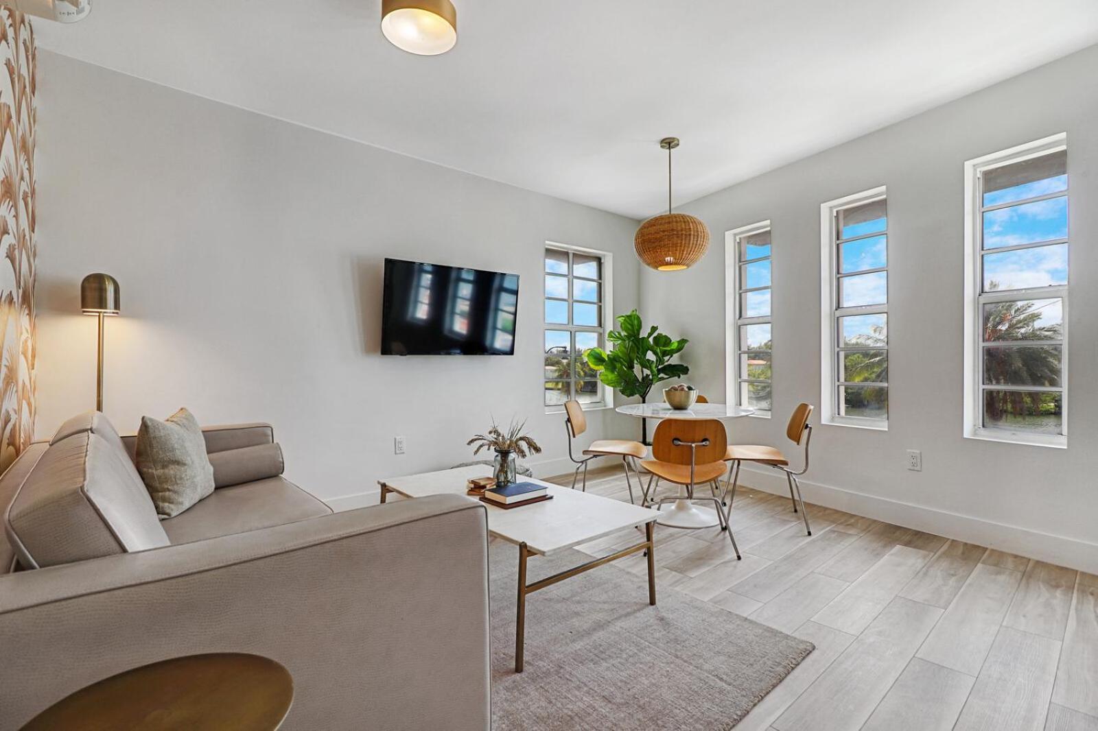 Adjacent Three Bed Three Bath Apartment
