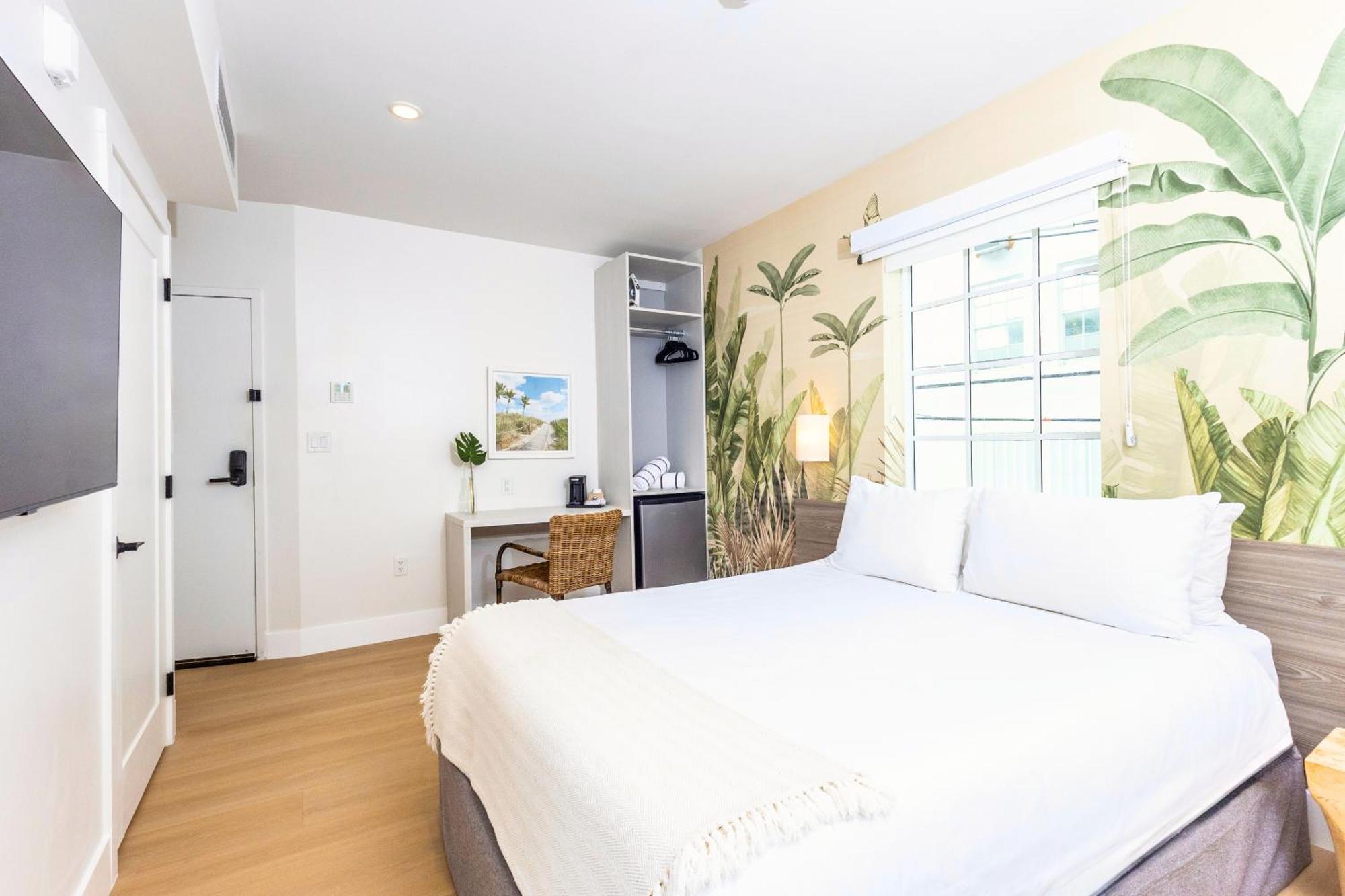 Deluxe Queen Room