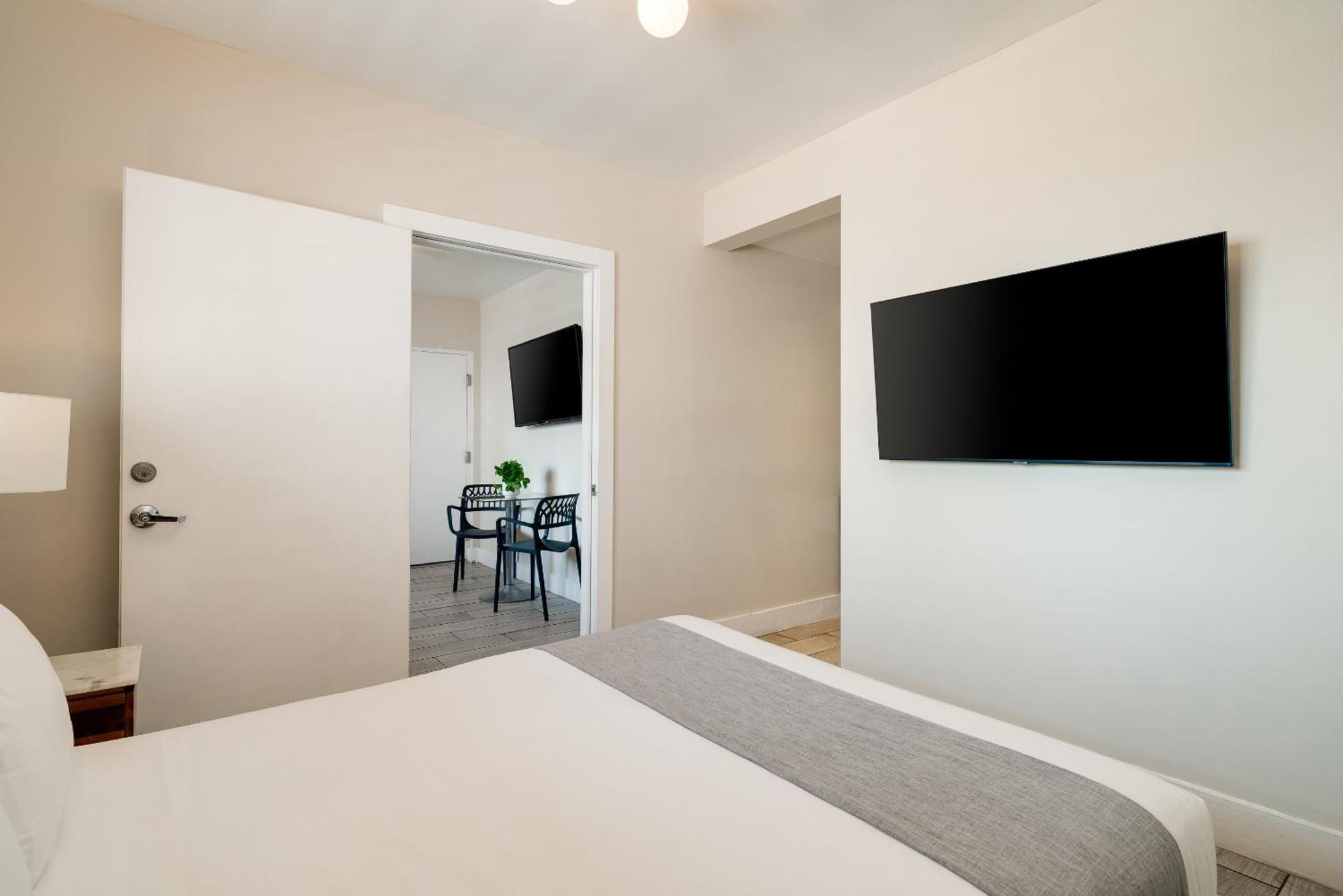 One Bedroom Queen Suite
