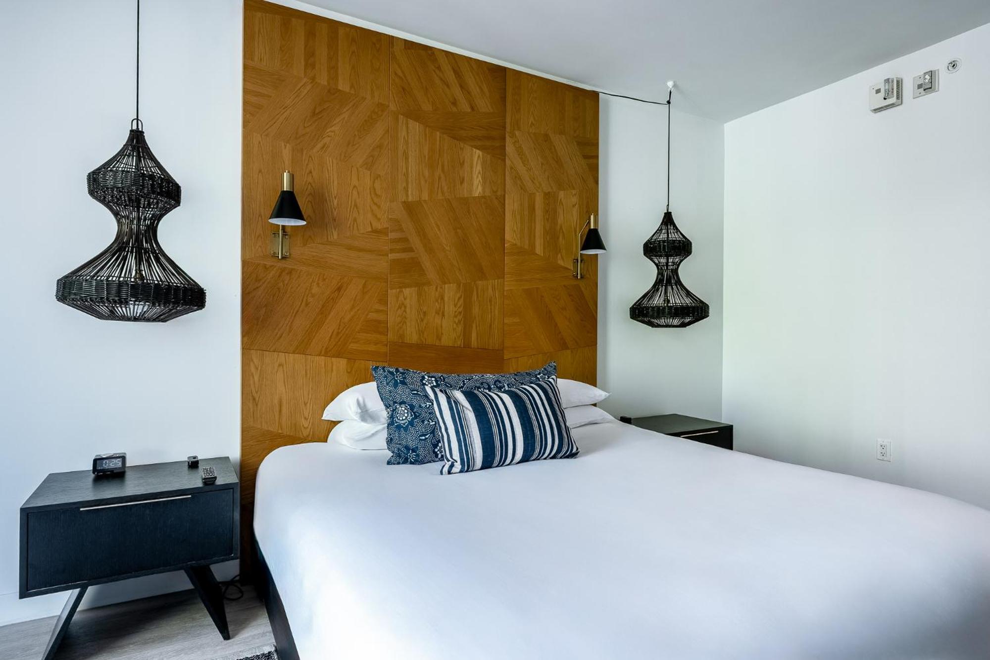 Superior Room - King Bed,1758553993:JPEG