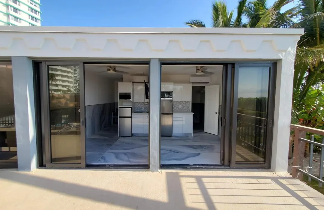 Deluxe Beach Resort - Hora Rentals-1