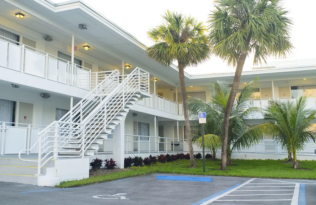 Collins Hotel-1