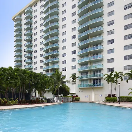 Ocean Reserve Luxury Condos Across From Sunny Isles Beach-2